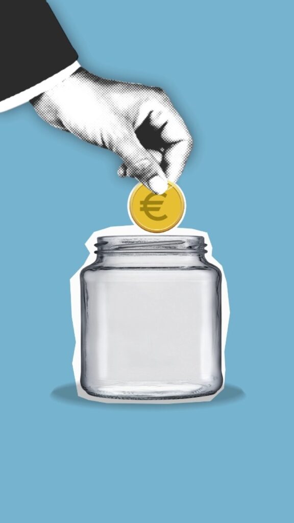 Anatomía de una cleptocracia: Corrupción en America Latina Illustration of crop cutout person hand putting coin into saving glass money box on blue background